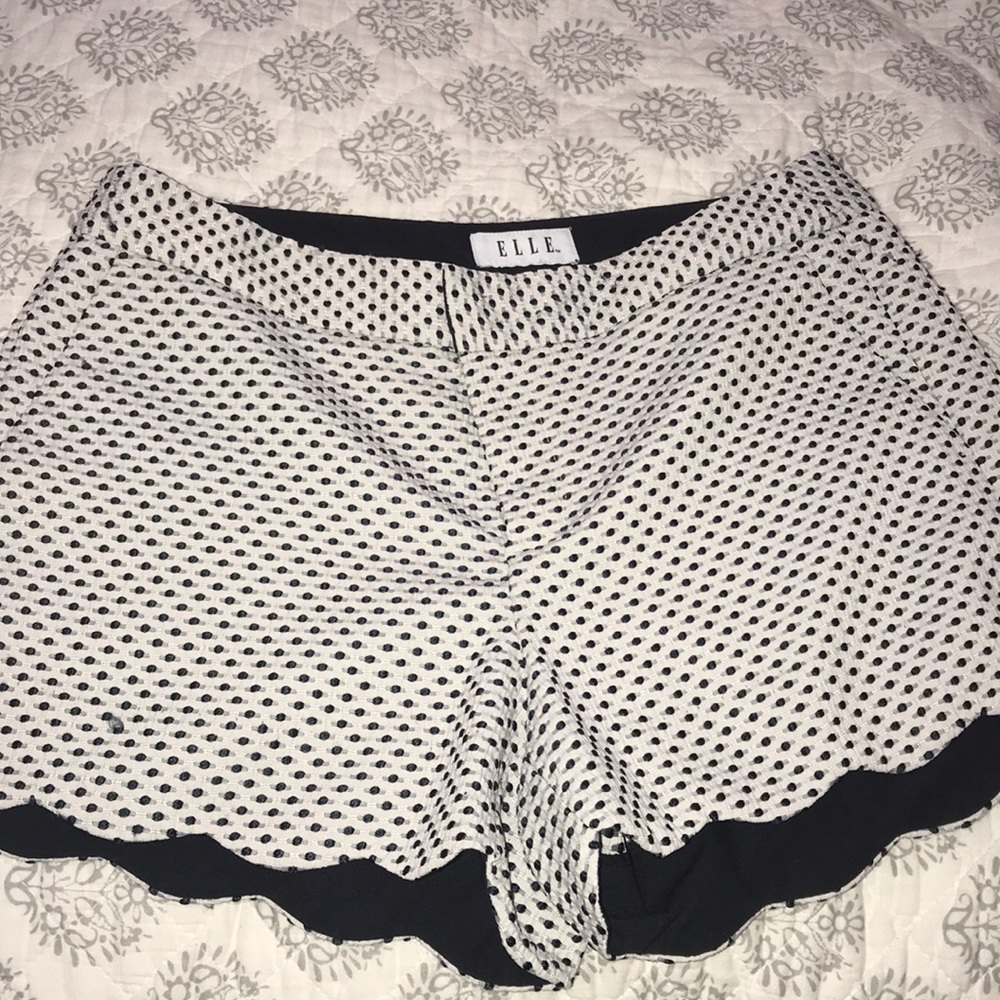 ELLE petal shorts - Picture 1 of 3